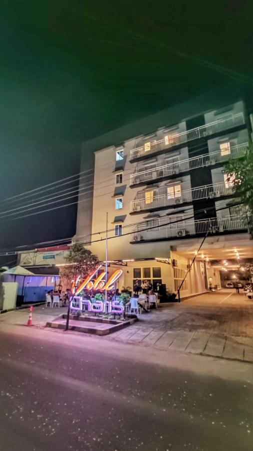 Votel Hotel Charis Tuban Tuban  Ngoại thất bức ảnh