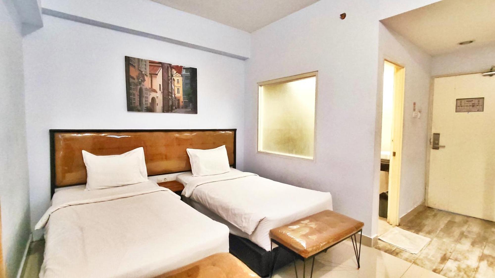 Votel Hotel Charis Tuban Tuban  Ngoại thất bức ảnh