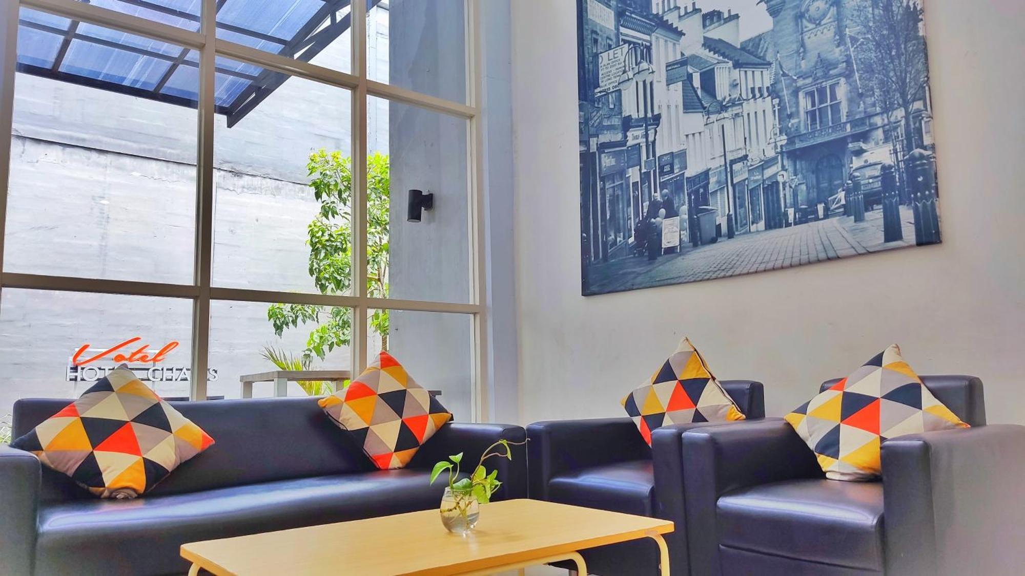 Votel Hotel Charis Tuban Tuban  Ngoại thất bức ảnh