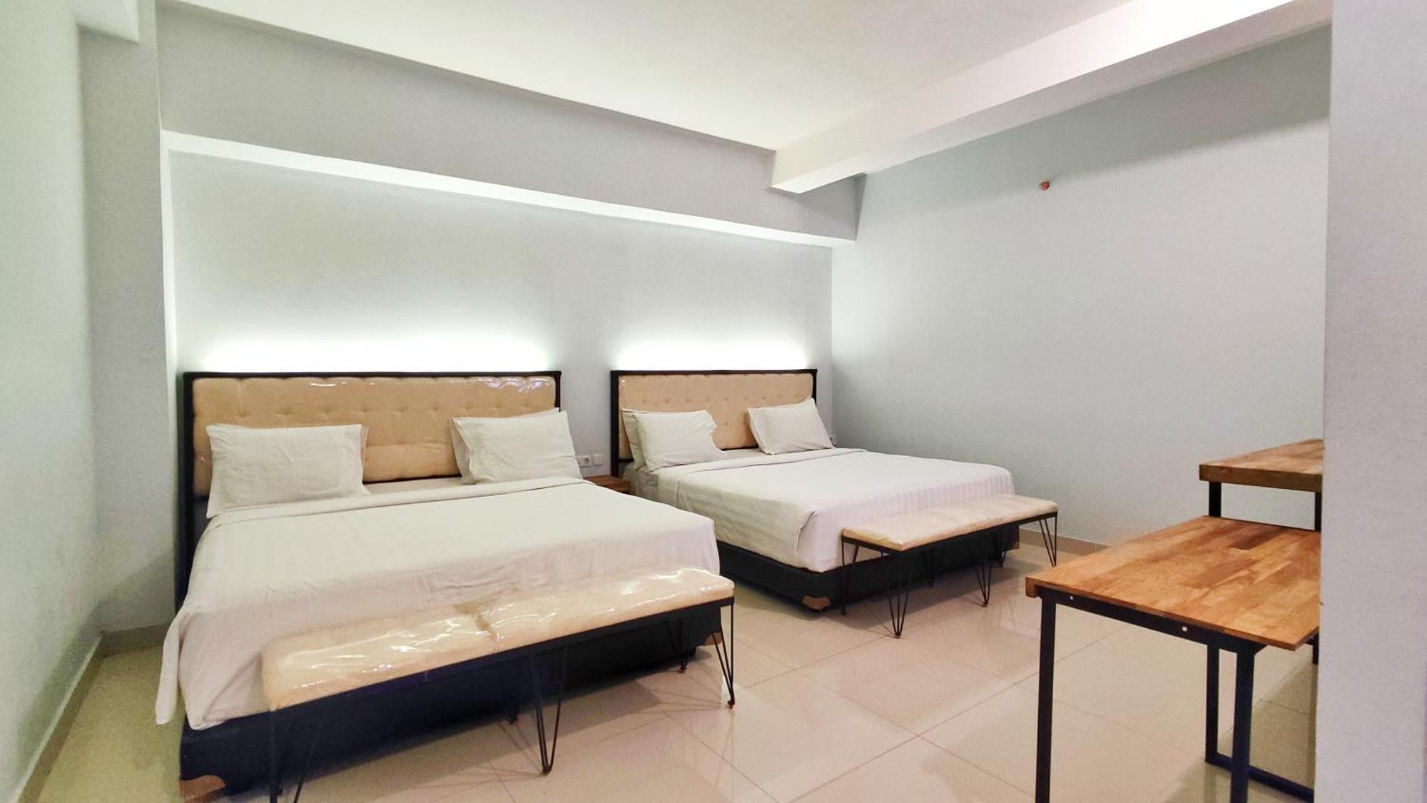 Votel Hotel Charis Tuban Tuban  Ngoại thất bức ảnh