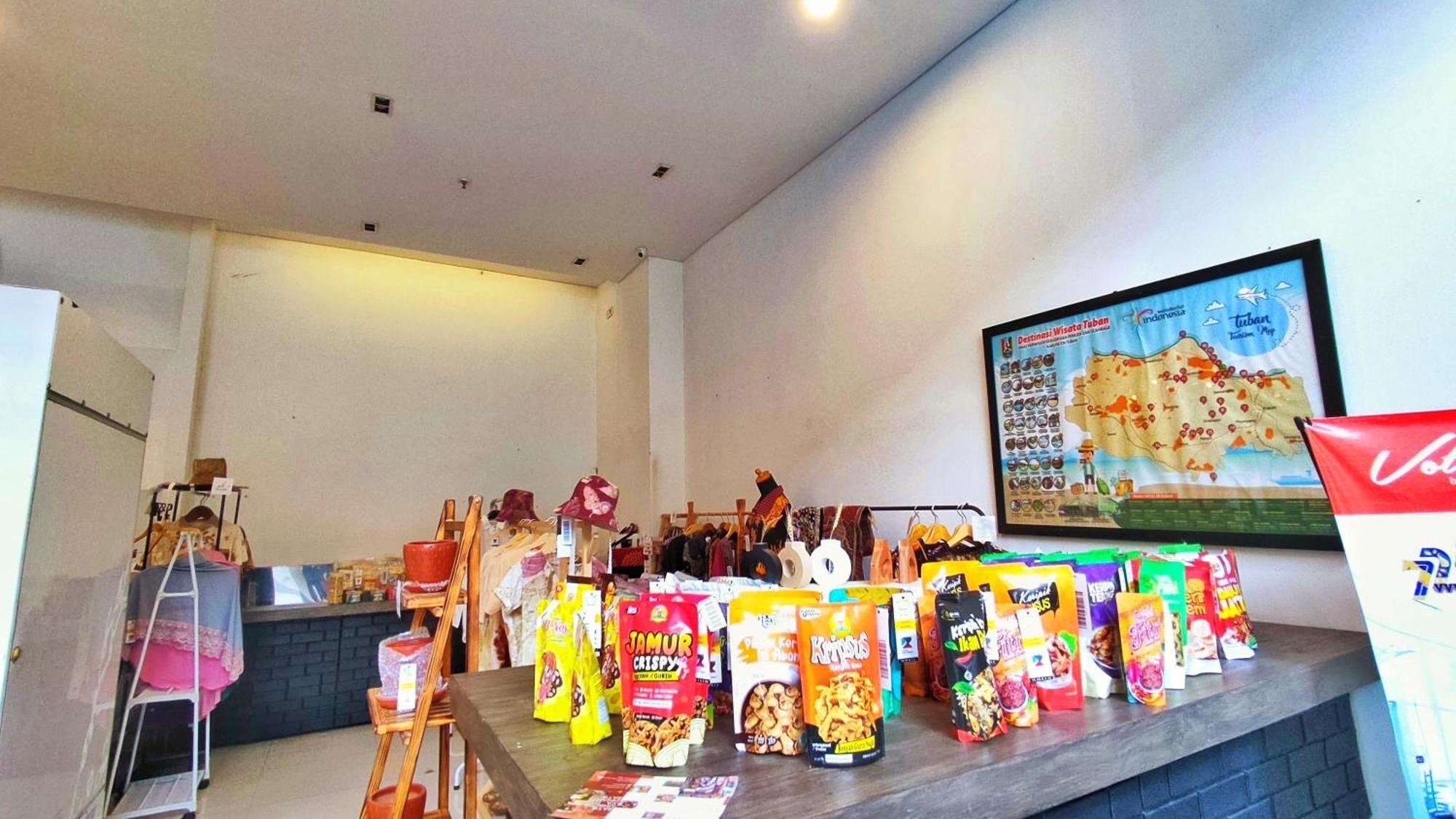Votel Hotel Charis Tuban Tuban  Ngoại thất bức ảnh