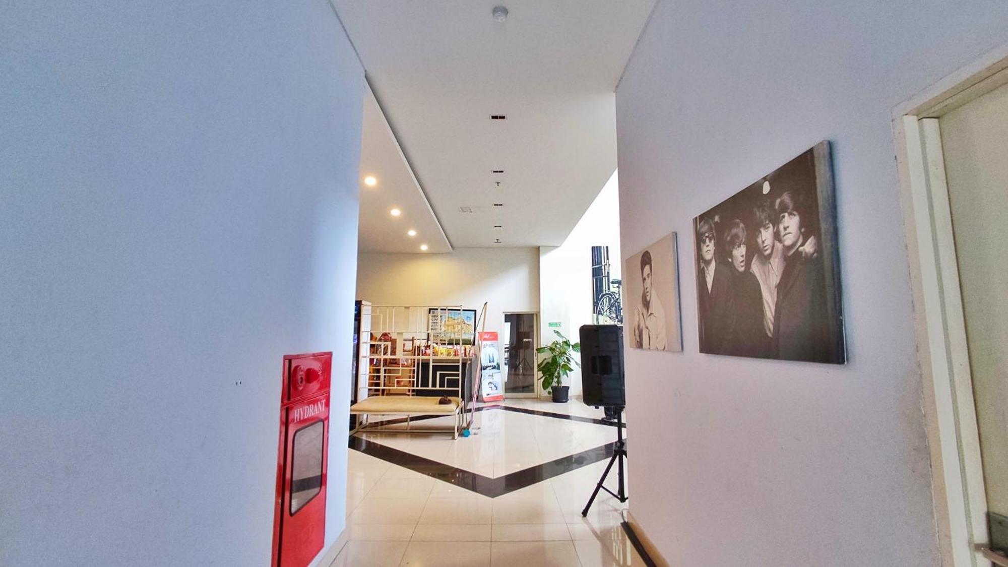 Votel Hotel Charis Tuban Tuban  Ngoại thất bức ảnh