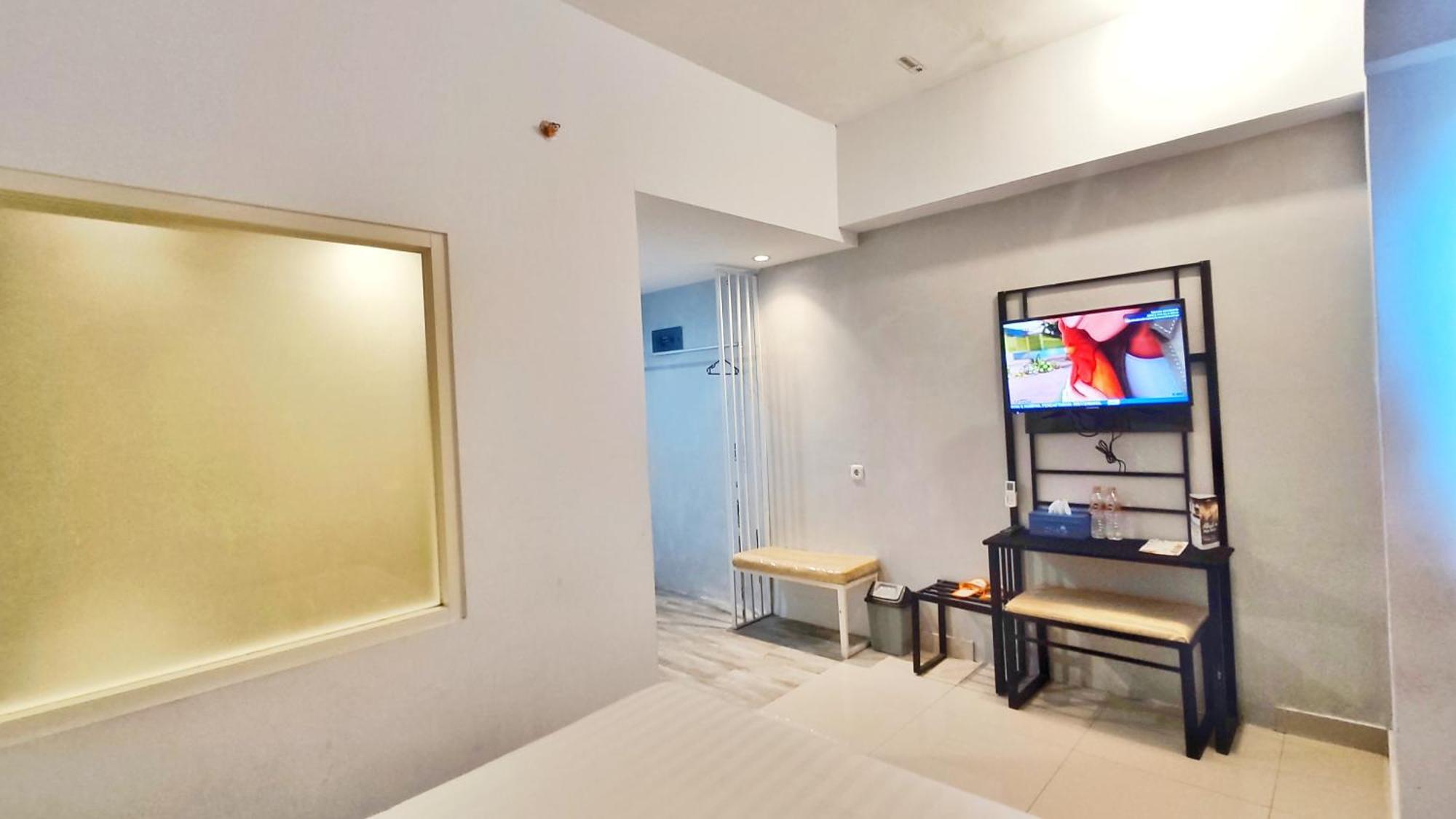 Votel Hotel Charis Tuban Tuban  Ngoại thất bức ảnh
